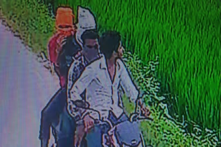 4 शोहदों ने दो बेटियों को घेरा, सीएम योगी ने सुनाया गजब फैसला!