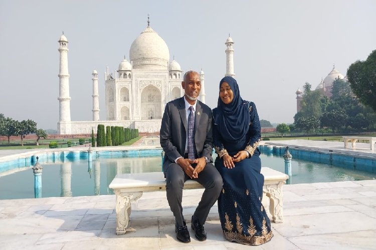 मालदीव के राष्ट्रपति मोहम्मद मोइज्जू और प्रथम महिला साजिदा मोहम्मद ने ताजमहल का किया दीदार