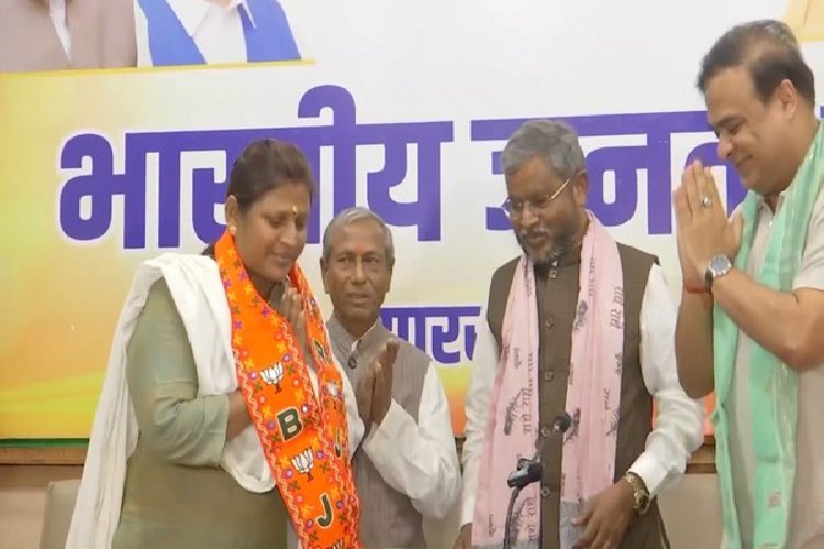झारखंड में कांग्रेस को झटका, पूर्व विधायक के साथ भाजपा में शामिल हुईं मंजू कुमारी, दिल्ली क्यों आ रहे बाबूलाल मरांडी?