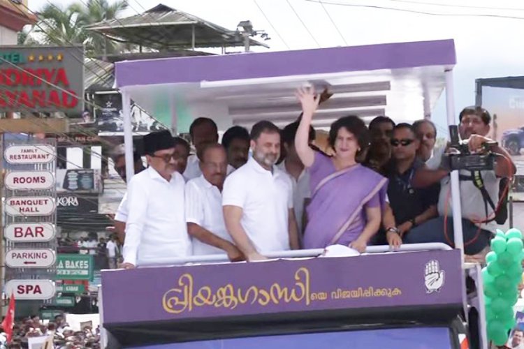 Wayanad Lok Sabha bypoll: राहुल गांधी और प्रियंका गांधी ने केरल के वायनाड में किया रोड शो