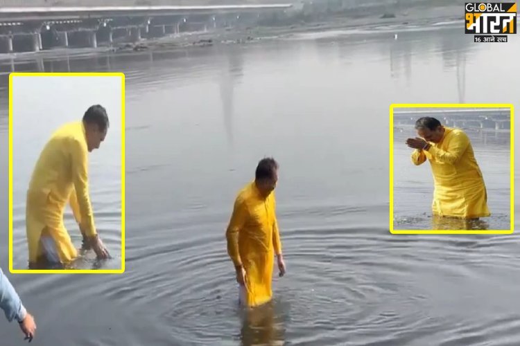 भाजपा दिल्ली अध्यक्ष ने यमुना में लगाई डुबकी, केजरीवाल को याद दिलाया वादा, आतिशी से की यह मांग...