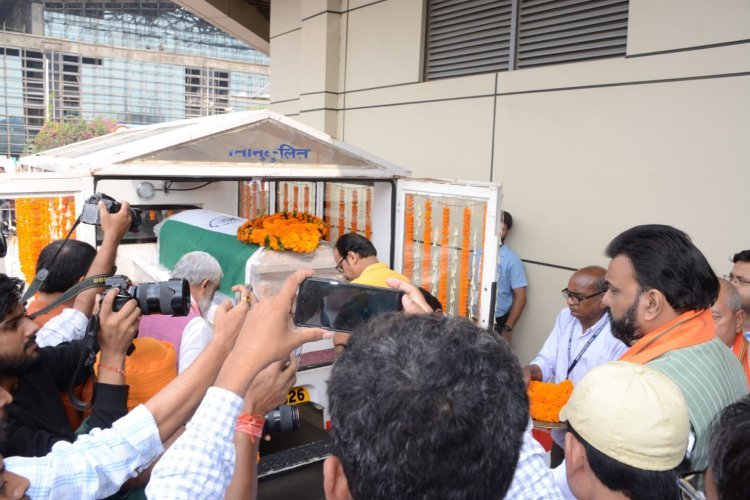 लोकगायिका शारदा सिन्हा का पार्थिव शरीर पहुंचा पटना, सीएम नीतीश ने दिए निर्देश, राजकीय सम्मान के साथ होगा अंतिम संस्कार