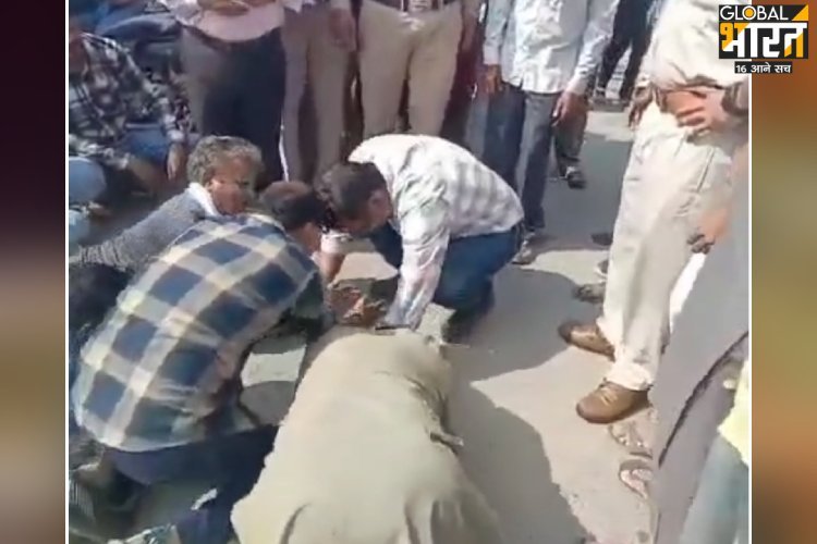 विदिशा में में बिजली से परेशान किसान को अफसरों के सामने होना पड़ा दंडवत