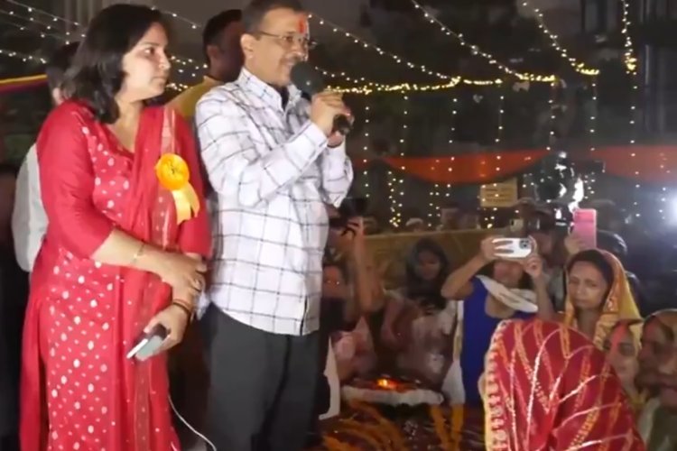छठ घाट पहुंचे अरविंद केजरीवाल और मनीष सिसोदिया, छठी मईया का लिया आशीर्वाद