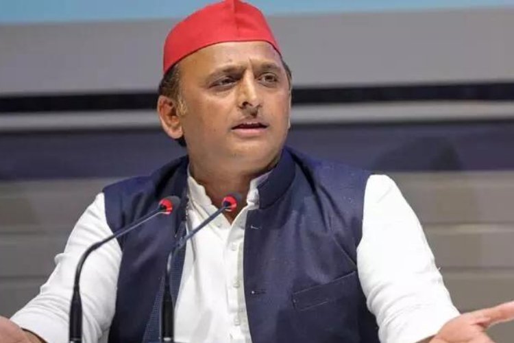 अखिलेश यादव ने साधा पीएम मोदी पर निशाना, कहा- इतिहास में नोटबंदी के नाम पर पूरा अध्याय सिर्फ काले रंग से ही छापा जाएगा