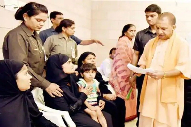 योगी सरकार की ये 6 योजनाएं बदल रही मुस्लिमों की जिंदगी