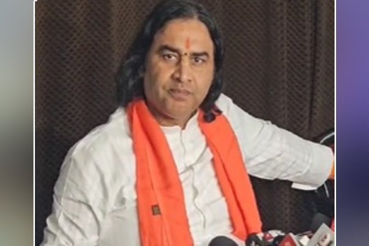 देवकीनंदन का सरकार से सनातन बोर्ड के गठन की मांग, लोगों से की दिल्ली पहुंचने की अपील