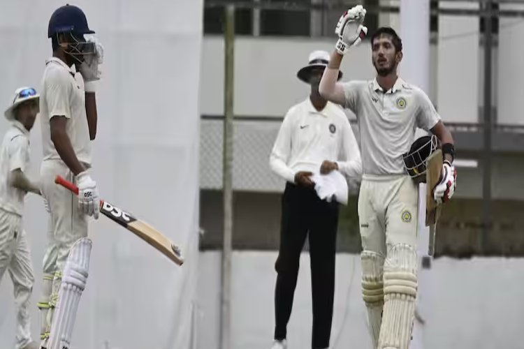 रणजी ट्रॉफी इतिहास का सुनहरा दिन, एक ही दिन 3 बल्लेबाजों ने ठोक दिया तीहरा शतक