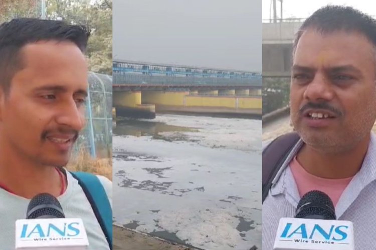 दिल्ली में यमुना प्रदूषण, परेशान लोग बोले- झाग और बदबू से पास खड़ा होना मुश्किल