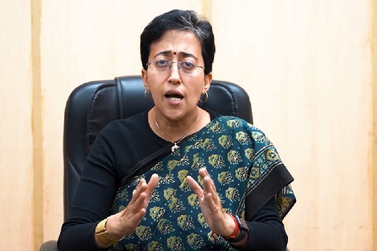 दिल्ली में प्रदूषण पर अति‍शी की कड़ी टिप्पणी, केंद्र सरकार को लिया आड़े हाथों