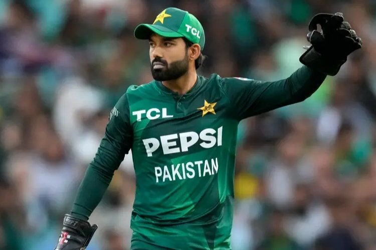 अब नौसिखिया करेगा पाकिस्तान क्रिकेट टीम की कप्तानी ! रिज़वान को बीच सीरीज कप्तानी से हटाया