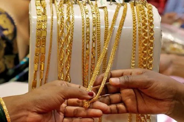 आसमान छूने वाली है सोने की कीमतें, रिपोर्ट में हुआ चौकाने वाला खुलासा
