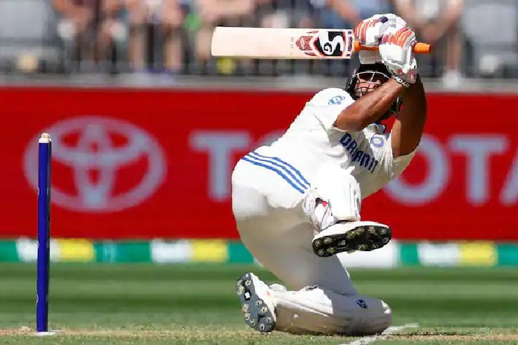 IND vs AUS 1st Test : ऋषभ पंत का टेस्ट मैच में आईपीएल वाला मूड, जड़ा जबरदस्त छक्का