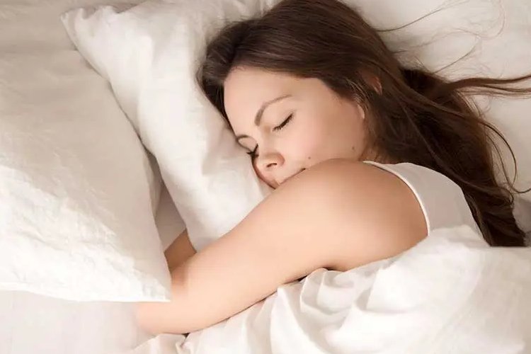 वैज्ञानिकों ने बताया, हमारे मस्तिष्क की शक्ति को कैसे बढ़ाती है नींद