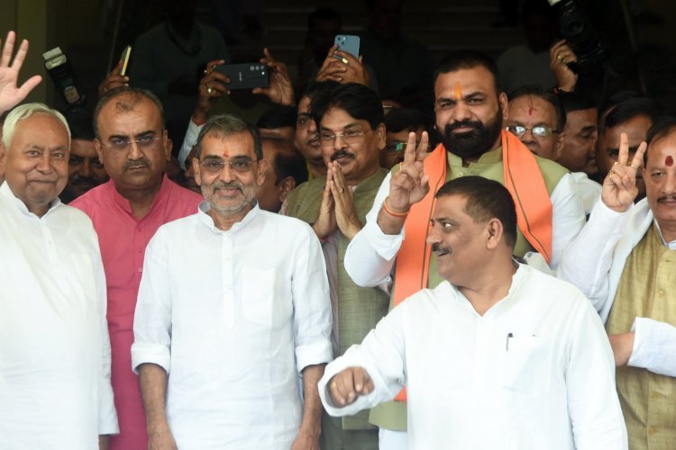बिहार उपचुनाव के नतीजों में तीन सीटों पर एनडीए ने बनाई निर्णायक बढ़त