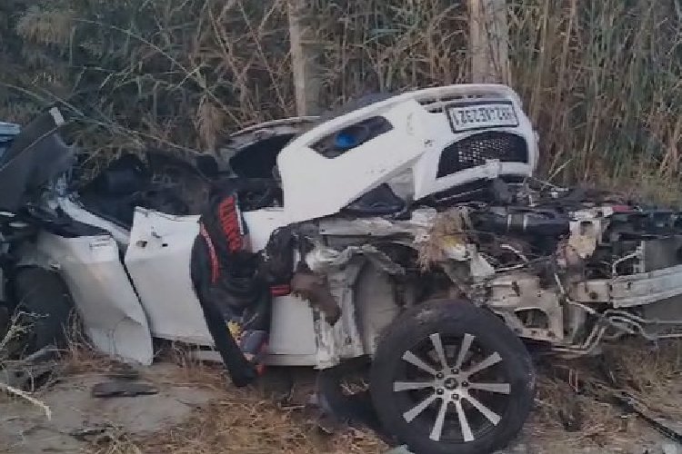 पंजाब के फरीदकोट में भीषण सड़क हादसा, कार सवार दो लोगों की मौत