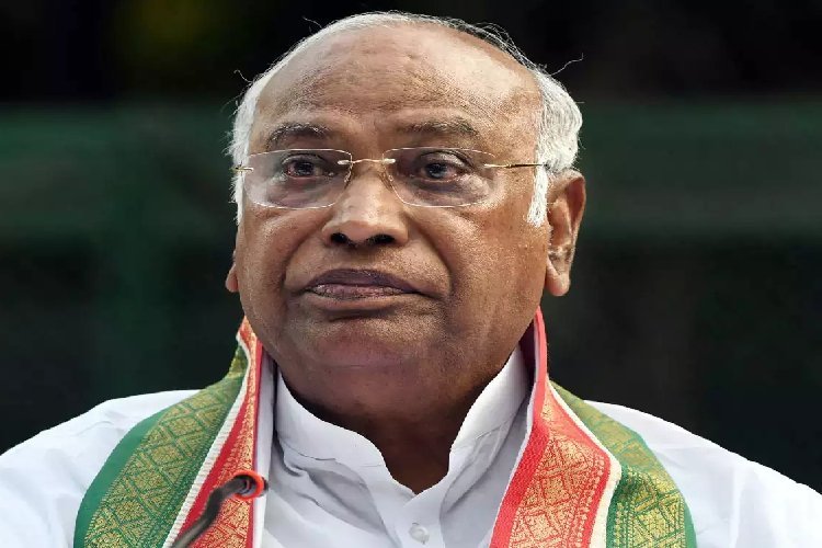 75th Constitution Day : मल्लिकार्जुन खड़गे ने 75वें संविधान दिवस पर देश को दी शुभकामनाएं, जानिए इस मौके पर क्या-क्या कहा?