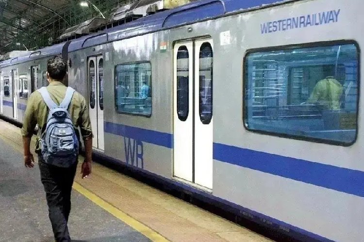 Mumbai : मुंबई उपनगर में रेल यात्रियों को बड़ी राहत, आज से 13 नई एसी लोकल ट्रेन सेवाएं शुरू