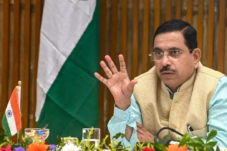 Pralhad Joshi Birthday : पीएम मोदी समेत कई नेताओं ने दी केंद्रीय मंत्री प्रल्हाद जोशी को जन्मदिन की बधाई