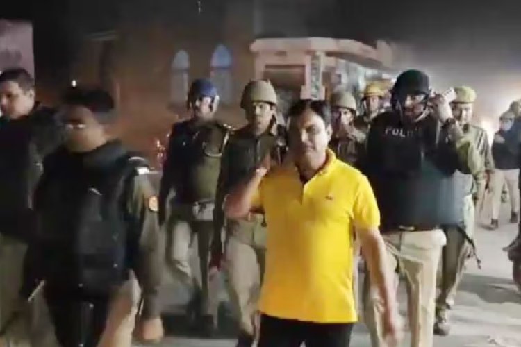 Etah Stone Pelting: एटा से सामने आई ऐसी तस्वीर, UP Police भी हुई दंग!
