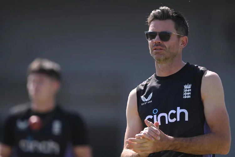 IPL 2025 Mega Auction : इंग्लैंड के दिग्गज गेंदबाज की हो गयी बेज्जती, ऑक्शन में लिया ही नहीं गया नाम