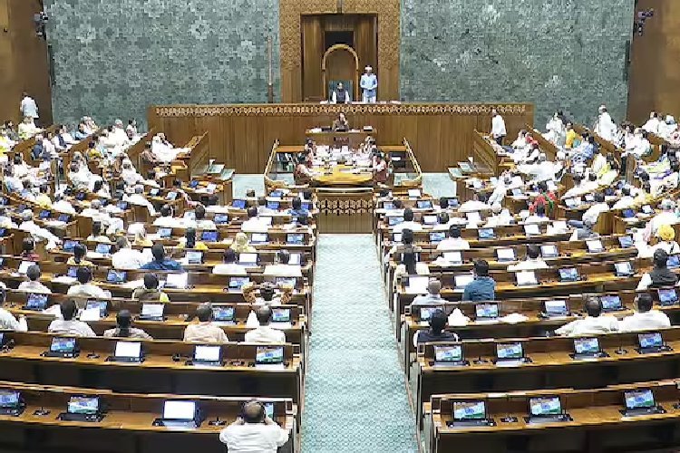 शीतकालीन सत्र के पांचवें दिन बैंकिंग कानून, रेलवे, स्वास्थ्य सेवा से जुड़े विधेयक होंगे पेश