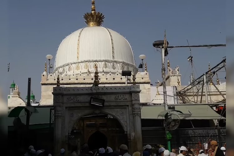 Ajmer Sharif Dargah Controversy: अजमेर शरीफ के नीचे भोलेनाथ का मंदिर, अदालत में क्या सबूत दिए गए?