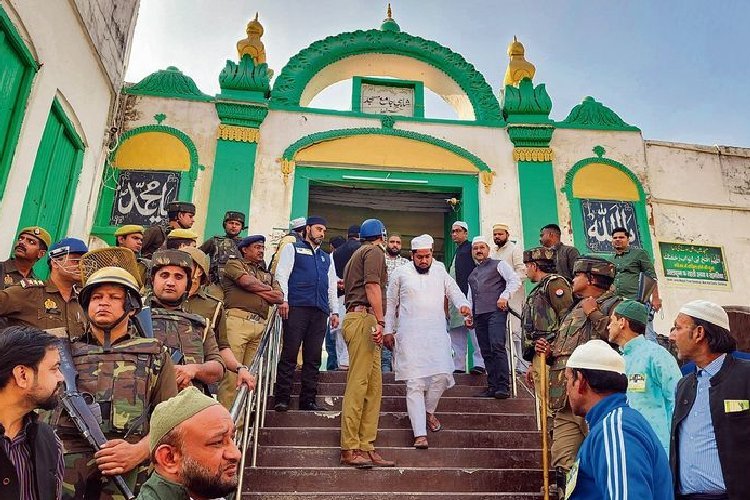 Supreme Court on Sambhal Masjid Survey: संभल पर सुप्रीम कोर्ट गए मौलानाओं को लगा बड़ा झटका!