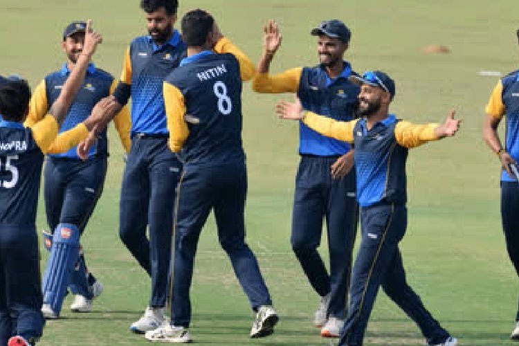 क्रिकेट इतिहास में पहली बार हुआ ऐसा जब 11 के 11 खिलाड़ी बने गेंदबाज