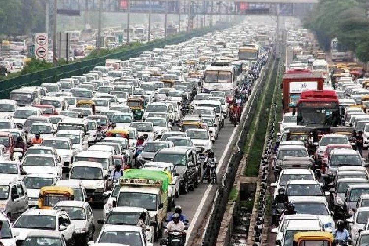 किसानों के दिल्ली कूच को लेकर बॉर्डर पर हो रही है चेकिंग, लगा हुआ है लंबा जाम