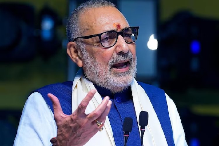 अचानक गिरिराज के ऑफिस में 9 मुसलमानों ने मारी एंट्री, ओवैसी को देखकर चौंक गए BJP सांसद गिरिराज सिंह