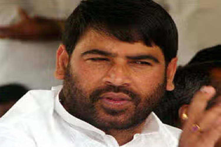 लालू के 'आंख सेंकने' वाले बयान पर साधु यादव ने कहा, 'महिला-पुरुष एक-दूसरे के पूरक, कोई बड़ी बात नहीं'