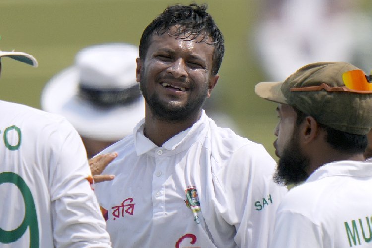 बांग्लादेश क्रिकेट बोर्ड ने लगाया गेंदबाजी पर बैन, अब गेंदबाजी नहीं कर पाएंगे शाकिब अल हसन !