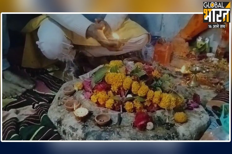 संभल में मिले मंदिर में तीसरे दिन की गई पूजा-अर्चना, भक्तों की उमड़ी भीड़