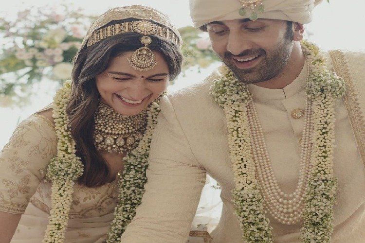 स्किन कलर के हिसाब से ऐसे चुने शादी में लहंगे या शेरवानी, जरूर अपनाए ये टिप्स