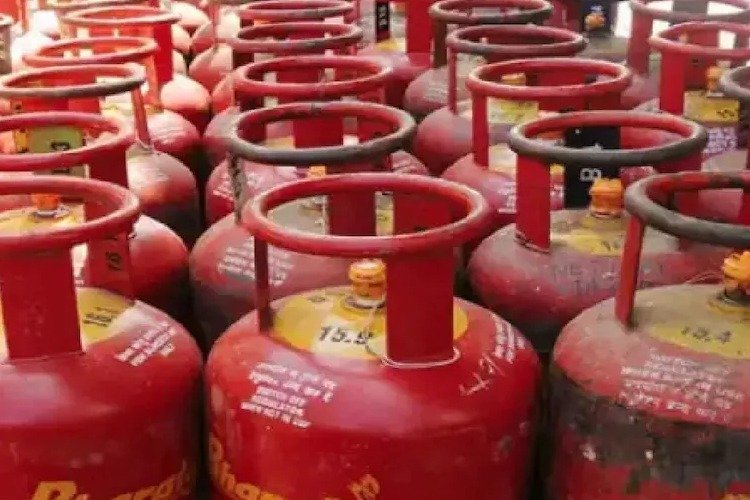 2025 में LPG की कीमतों में आ सकती है भारी गिरावट, जानिए इसके पीछे क्या हो सकती है वजह !