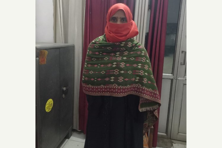 संभल में पुलिस ने पत्थरबाज महिला को किया गिरफ्तार, वायरल वीडियो बना अहम सुराग