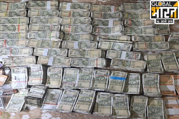 धनकुबेर डीईओ के घर छापेमारी करने गए अधिकारी, पत्नी और सास की कुंडली देखकर रह गए!