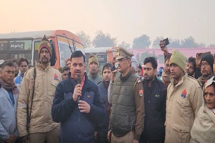 Maha Kumbh stampede: जौनपुर जिलाधिकारी की यह अपील जरूर जान लीजिए...