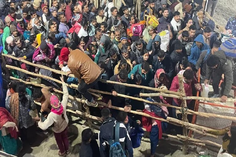 जब संगम में मची भगदड़, PMO में क्या चल रहा था? हर घंटे PM Modi लेते रहे अपडेट