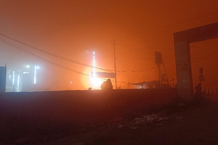 गाजियाबाद में एक साथ कई धमाकों से हड़कंप, घरों से बाहर निकले लोग, मची चीख पुकार