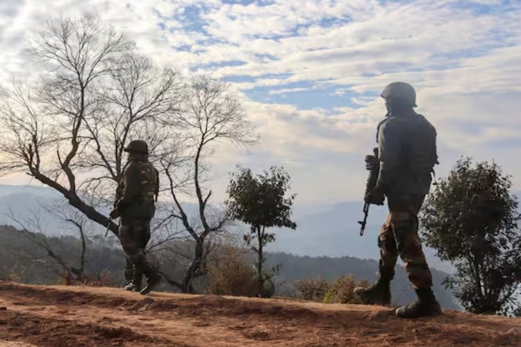 पुलवामा दोहराने की ना-पाक साजिश नाकाम, पाकिस्तानी सेना के जवान कश्मीर में ढेर