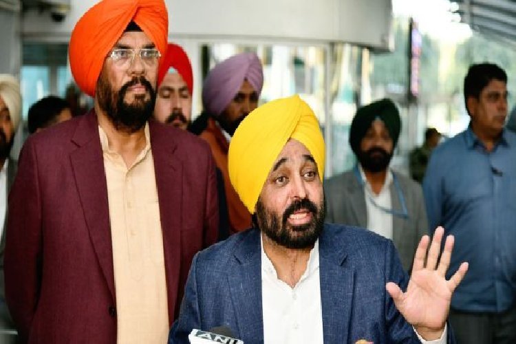 अमेरिका से निर्वासित दूसरे जत्थे को लेने अमृतसर एयरपोर्ट पहुंचे पंजाब सीएम मान, भाजपा पर लगाए गंभीर आरोप