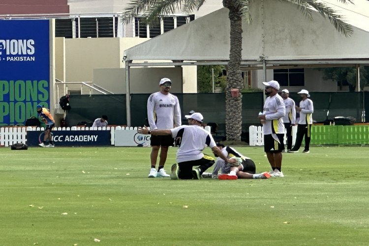 चैंपियंस ट्रॉफी से ठीक पहले फैंस के लिए बुरी खबर, अभ्यास करते हुए चोटिल हुए भारत के दिग्गज बल्लेबाज और...
