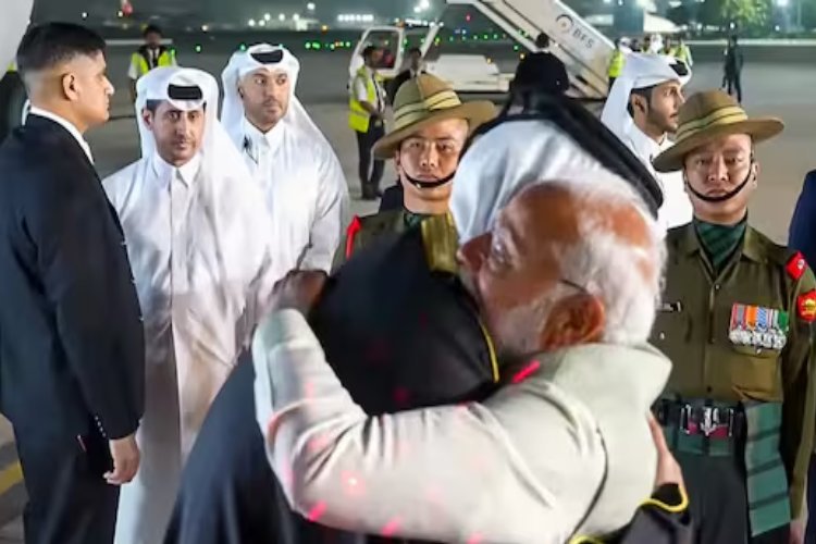 Qatar Amir India Visit: दिल्ली हवाई अड्डे पर कतर के अमीर अल थानी का स्वागत करने पहुंचे पीएम मोदी