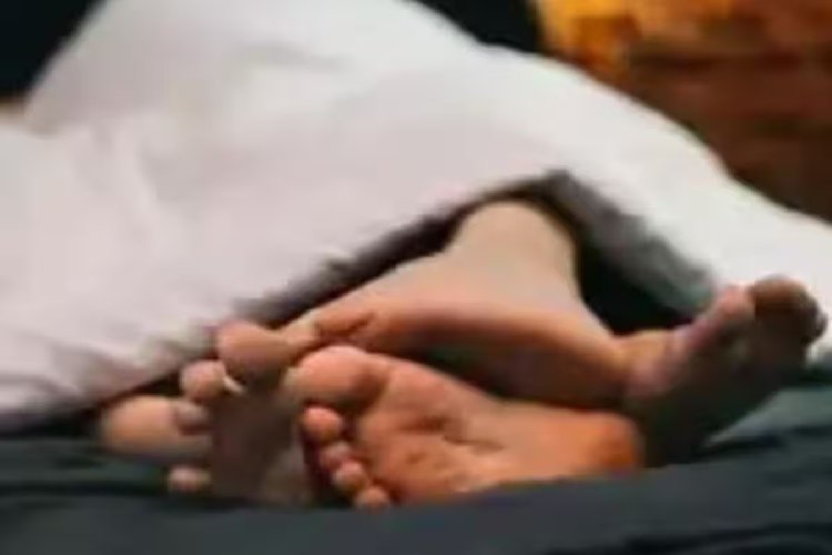 तांत्रिक पहुंचा घर तो पत्नी को दोस्त के साथ पाया हमबिस्तर, फिर 6 महीने इंतजार किया और फिर...