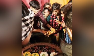 तमंचे से काटा केक, वीडियो हुआ वायरल, फिर आ गई पुलिस....