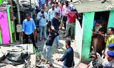 होली पर मचाया था उत्पात, छह आरोपियों के घरों पर चला बुलडोजर