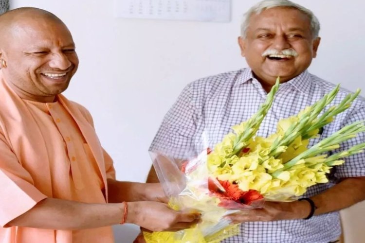 CM Yogi: कौन है सीएम योगी के भरोसेमंद IAS अवनीश अवस्थी, जिनका योगी ने फिर बढ़ाया कार्यकाल!
