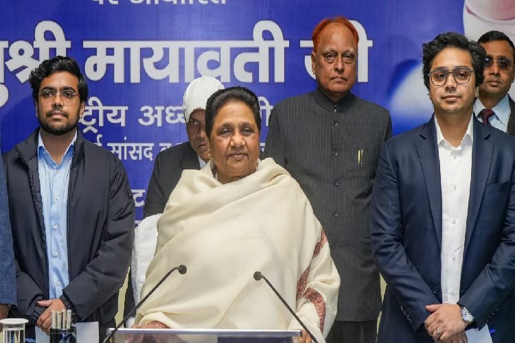 कौन हैं अशोक सिद्धार्थ, जिनकी वजह से आकाश आनंद का सियासी करियर शुरू होने से पहले ही खत्म हो गया!